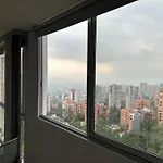 Moderno Loft Poblado Con Vista A Las Montanas 1712