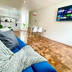 Modern Apartment-1 Block From El Poblado Park