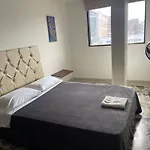 Apartamento Comodo En Laureles, Grande , Centrico , Bien Ubicado Apto303