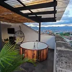 Penthouse W/ Jacuzzi In Lleras Park