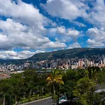 Hotel Alcaravan Medellin