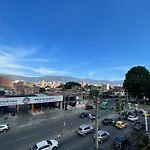 Apartamento Comodo En Laureles, Grande , Centrico , Bien Ubicado Apto303