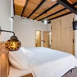 Modern Central Apt Laureles Medellin With 3 Acs