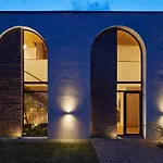 Hilltop Enchanting Villa With Stunning Views & Jacuzzi