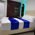 Roomies House By Rincon Medellin Sj