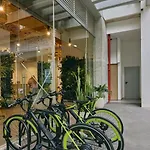 Modern Skyline Suite -Wifi, Gym, 24Hr Security