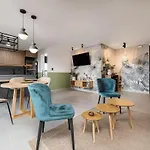 Poblado Apt With King Bed And Free Parking 216