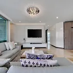 Modern & Spacious Apartment Near Provenza