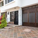 Great Family Home Near The Stadium And Beautiful Neighborhood