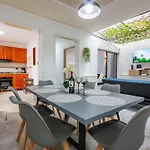 Great Family Home Near The Stadium And Beautiful Neighborhood