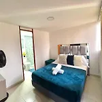 Zona Rosa De Medellin, Ubicacion Central Cerca De Centros Comerciales Y Tranvia Del Metro Ba