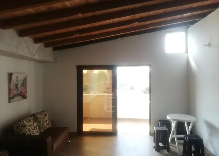 Casa Con Parking, Cerca Al Metro Y Mercados, 5 Piso Solo Escaleras
