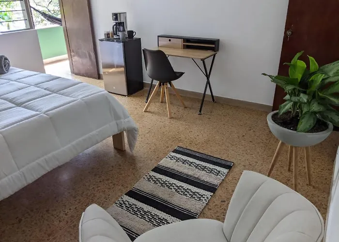 Habitacion Privada En El Poblado. Lo Mejor De Medellin Muy Cerca