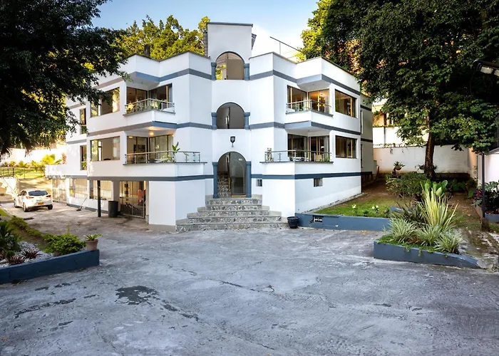 El Poblado, La Frontera