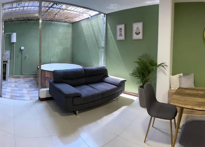 Apartment W/ Jacuzzi Best Location/ Parque Lleras