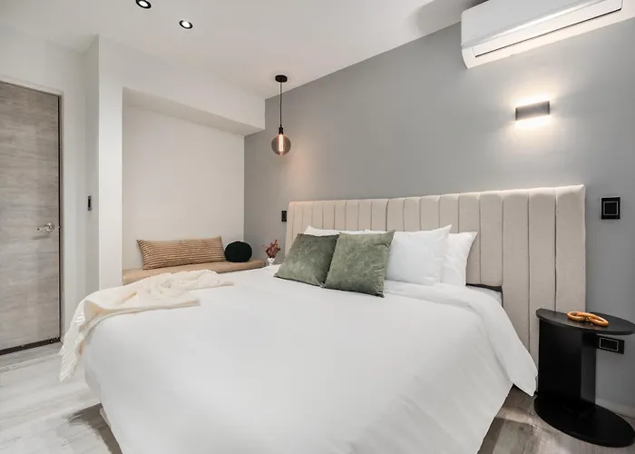 Nago Queen Room