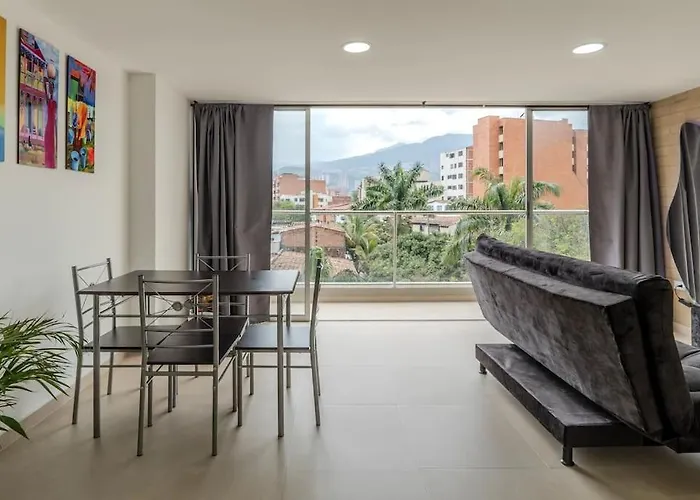 Apartamento En Laureles, Con Piscina Y Parquedero 401