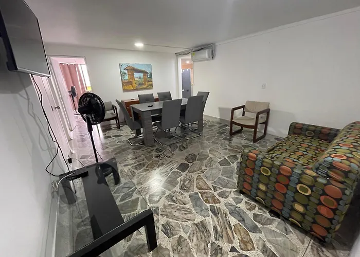 Apartamento Comodo En Laureles, Grande, Centrico ,Bien Ubicado Apto203