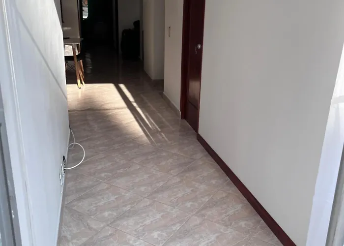 Roomies House By Rincon Medellin Sj
