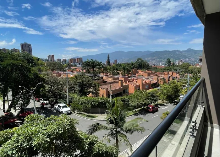 Apartamento Con Vista Y Aire Acondicionado Cerca A El Tesoro