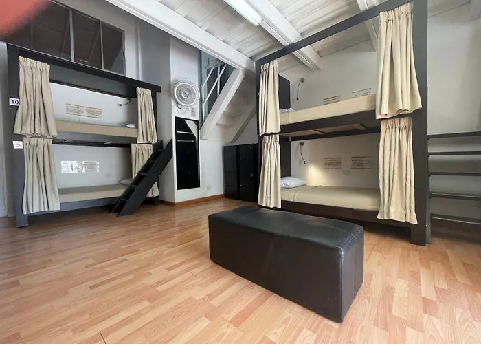 Hostal Lleras Calle 8