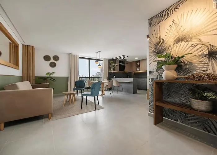 Poblado Apt With King Bed And Free Parking 216