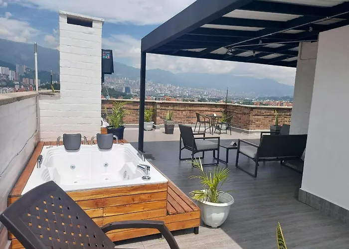 Penthouse Rooftop Terrace Gem In The Sky-Laureles