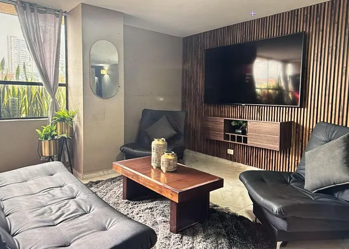 3 Bedroom Apartment, With Arcade Machine - 1 Block From Lleras Park P7
