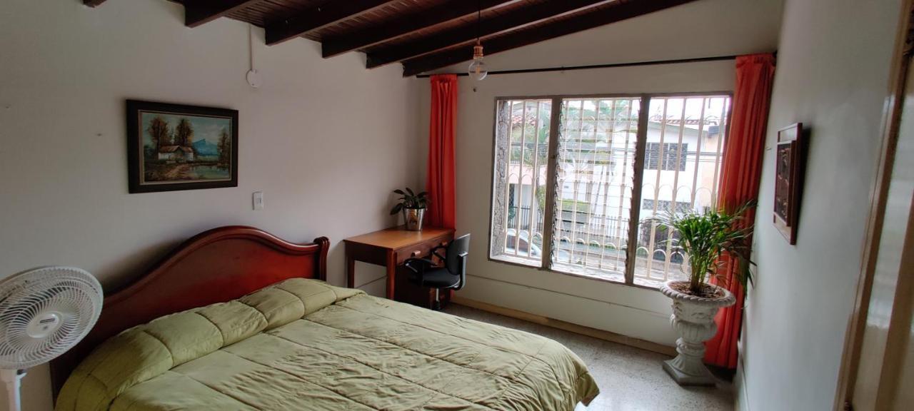 Pensión Básico Medellín Hostel Medellín