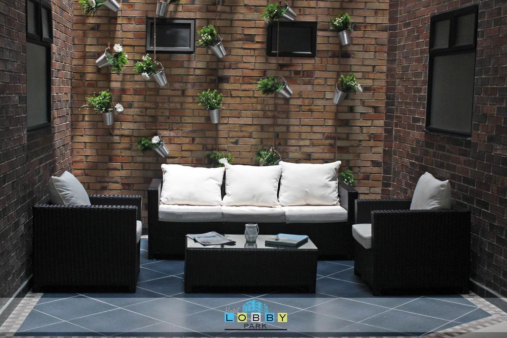 Lobby Park 3*