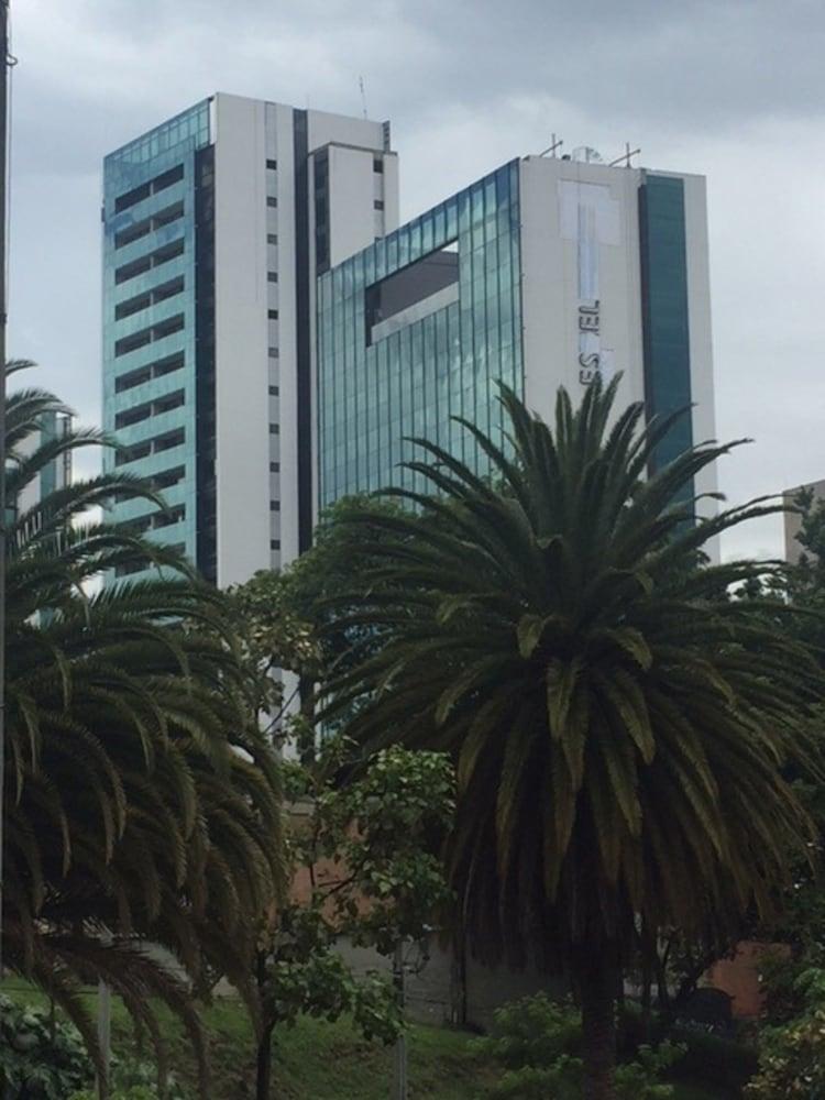 Estelar Square Hotel 4*