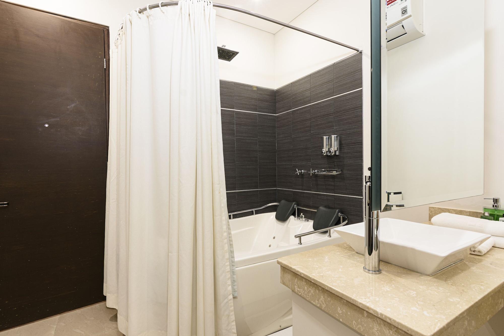 Lincoln Hotel 4*