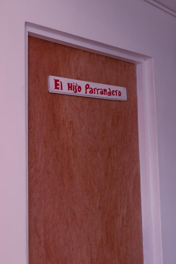 Hostal La Familia *