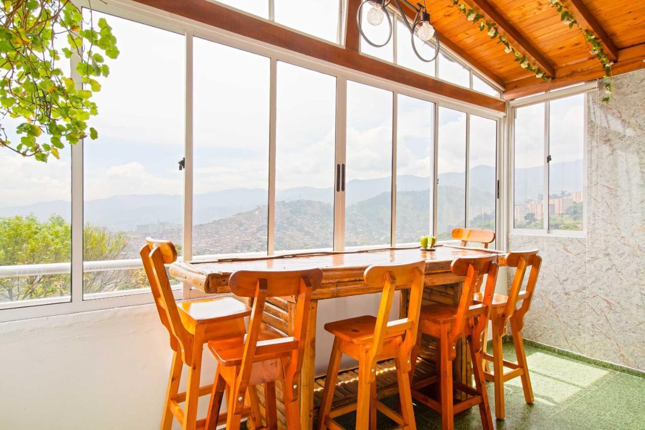 Magnifica Casa Con Estupendas Vistas A La Ciudad. *