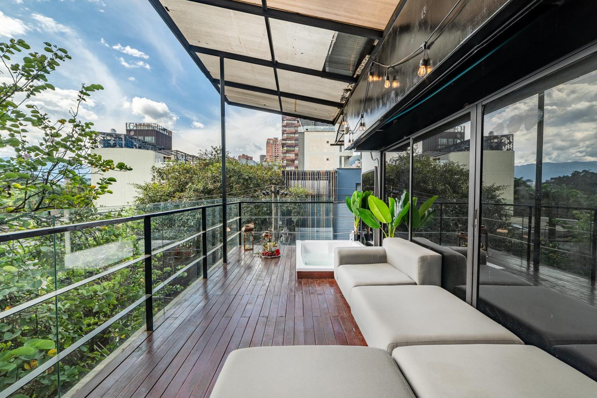 Casa Catalina Luxury 9bdr In Lleras Park * Medellín