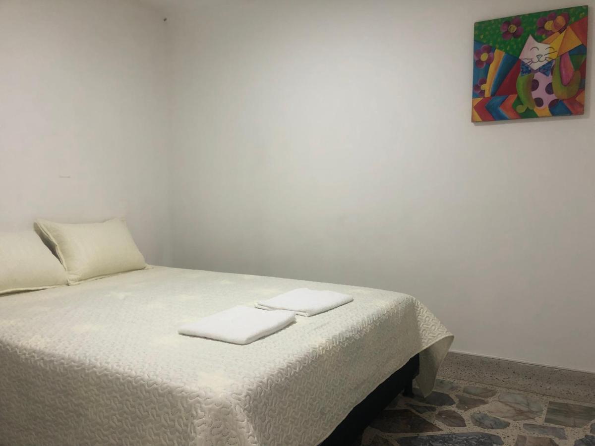 Apartamento Comodo En Laureles, Grande , Centrico , Bien Ubicado Apto303 Apartamento *