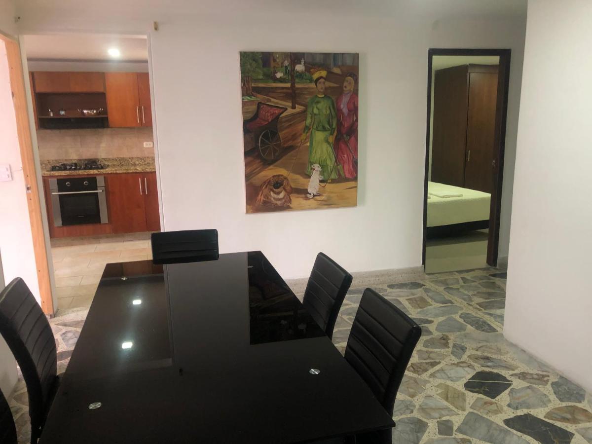 Apartamento Comodo En Laureles, Grande , Centrico , Bien Ubicado Apto303 Apartamento *