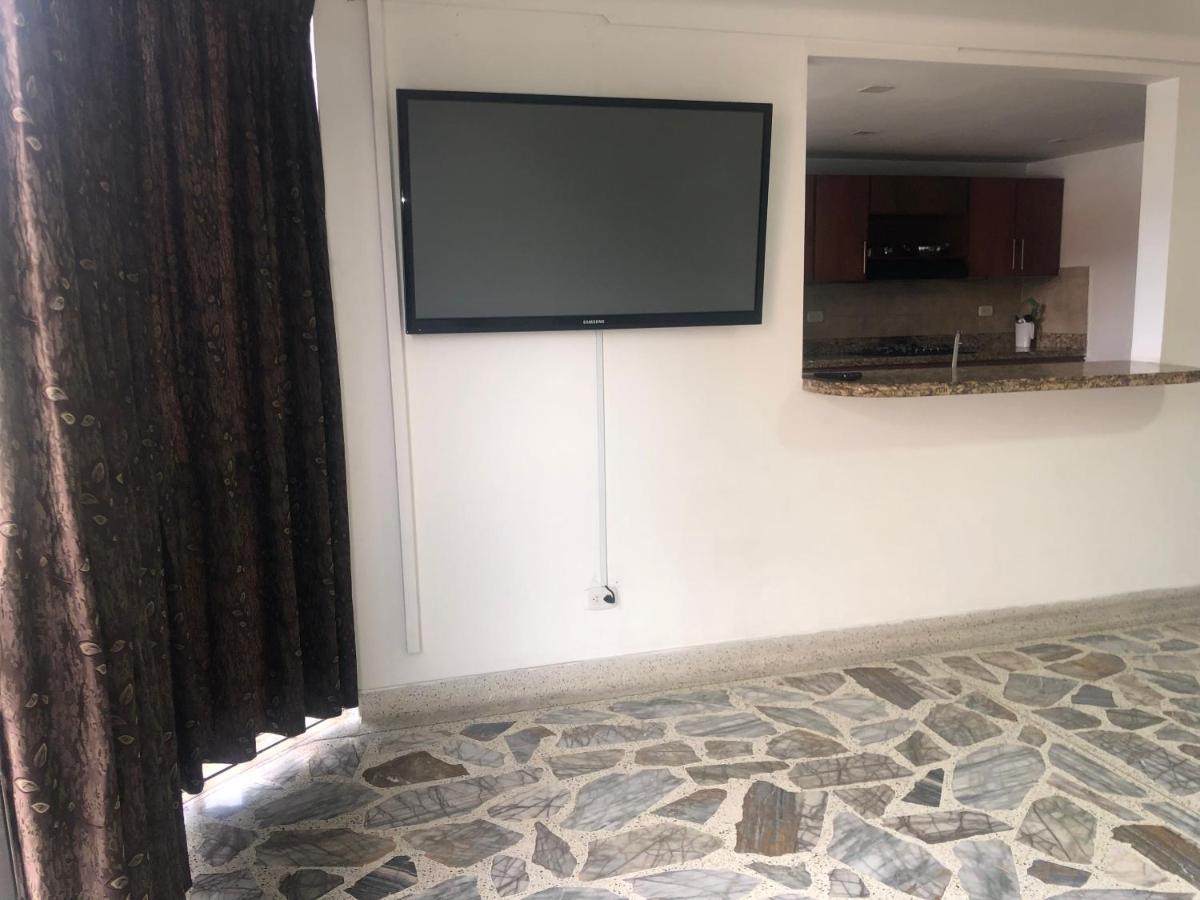 Apartamento Comodo En Laureles, Grande , Centrico , Bien Ubicado Apto303 * Medellín