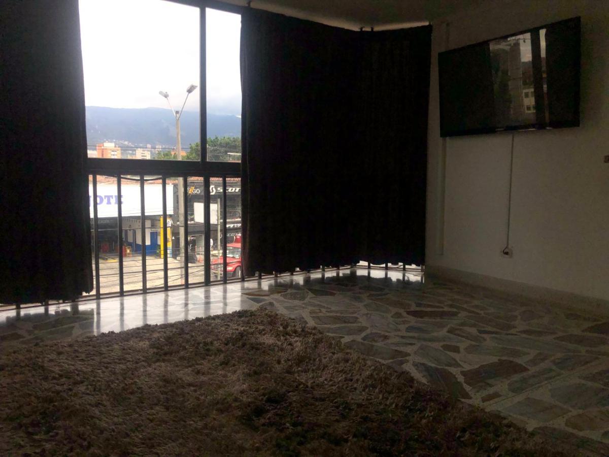 Apartamento Comodo En Laureles, Grande , Centrico , Bien Ubicado Apto303 Apartamento