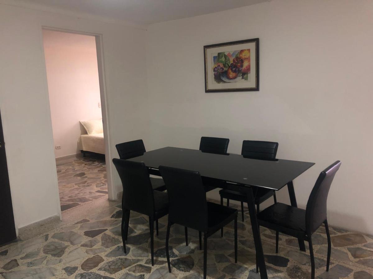 Apartamento Comodo En Laureles, Grande , Centrico , Bien Ubicado Apto303 Apartamento