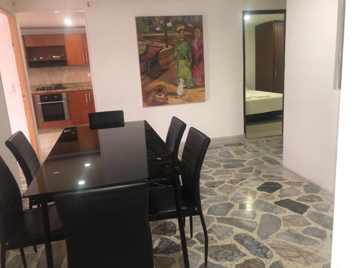 Apartamento Comodo En Laureles, Grande , Centrico , Bien Ubicado Apto303 Medellín
