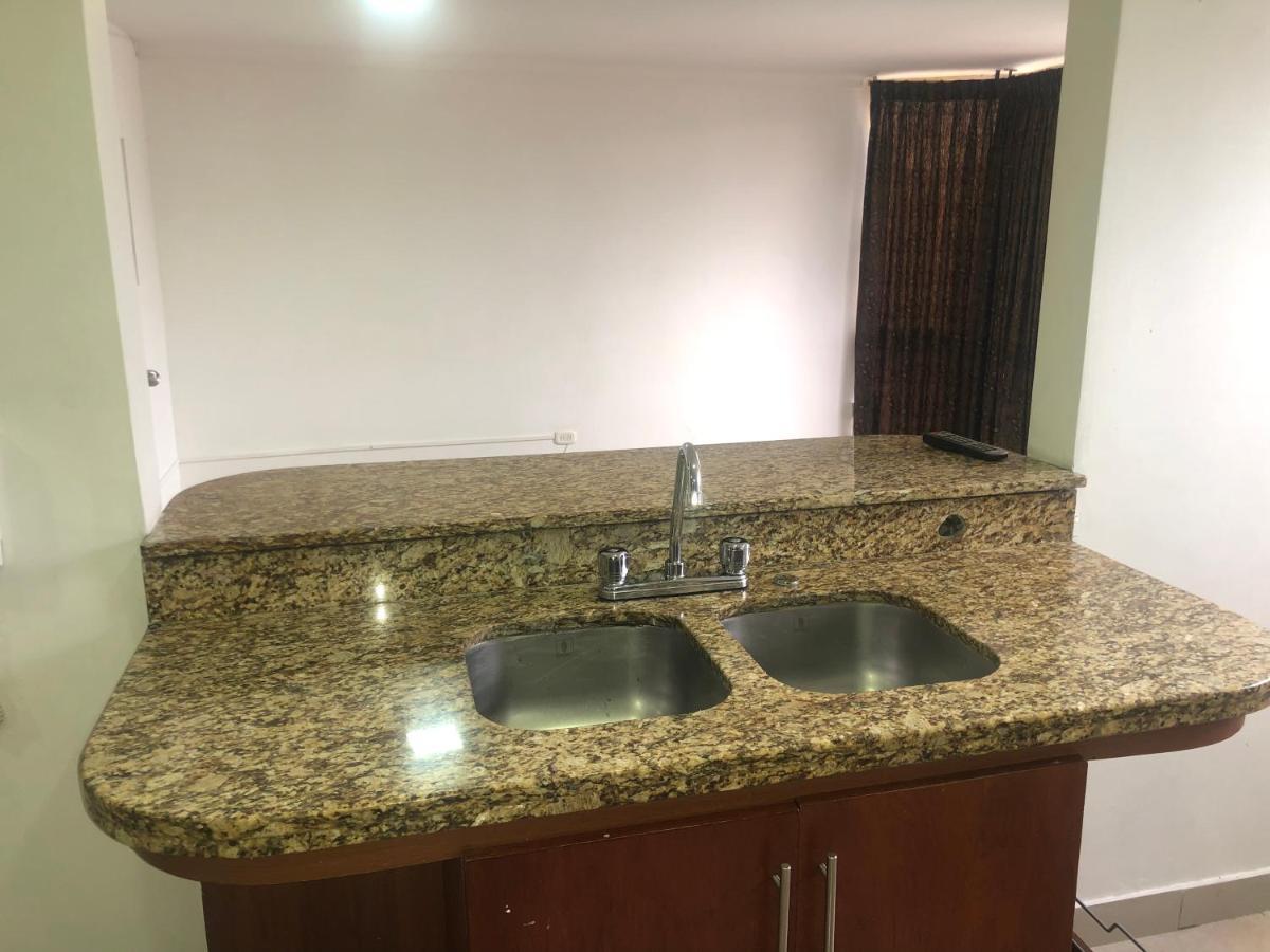 Apartamento Comodo En Laureles, Grande , Centrico , Bien Ubicado Apto303 Apartamento *