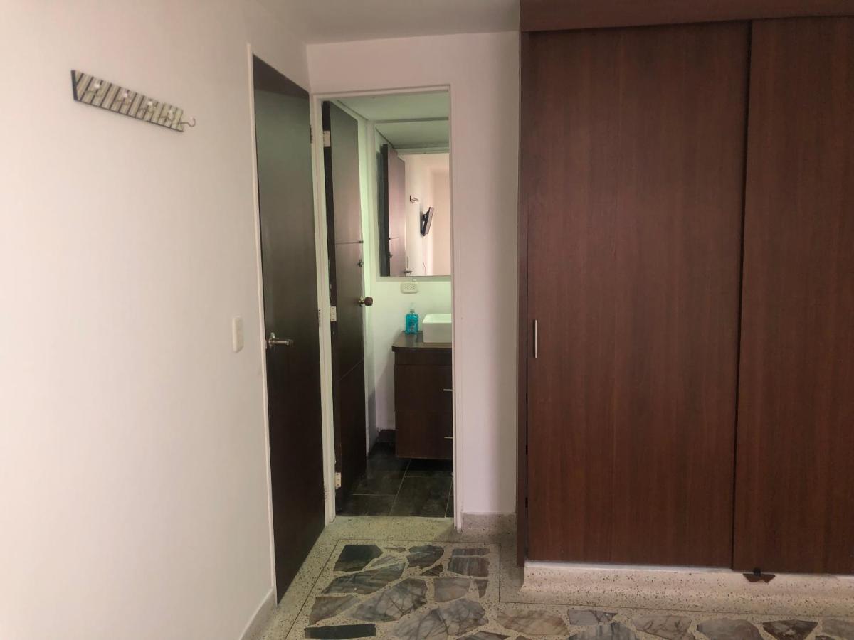 Apartamento Comodo En Laureles, Grande , Centrico , Bien Ubicado Apto303 Medellín