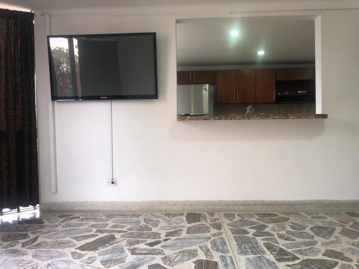 Apartamento Comodo En Laureles, Grande , Centrico , Bien Ubicado Apto303 Apartamento *