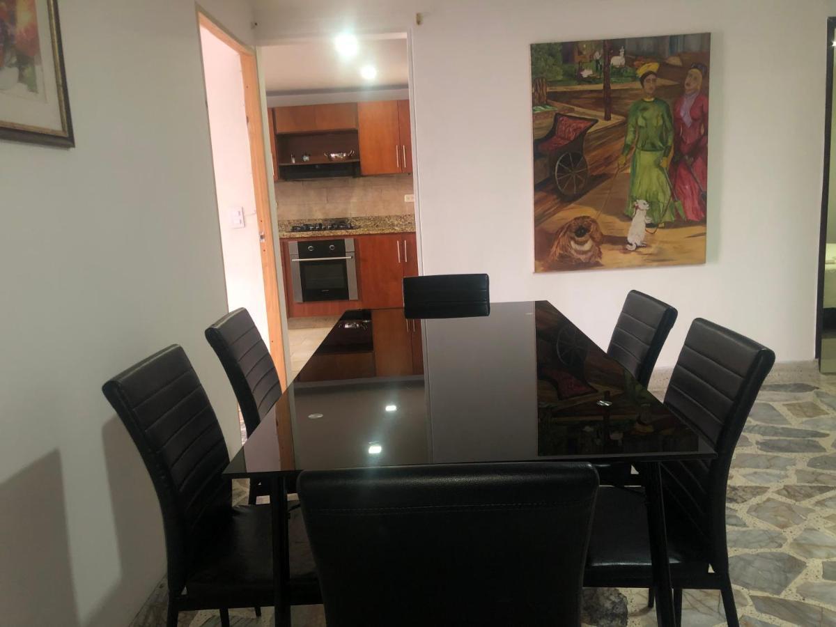 Apartamento Comodo En Laureles, Grande , Centrico , Bien Ubicado Apto303