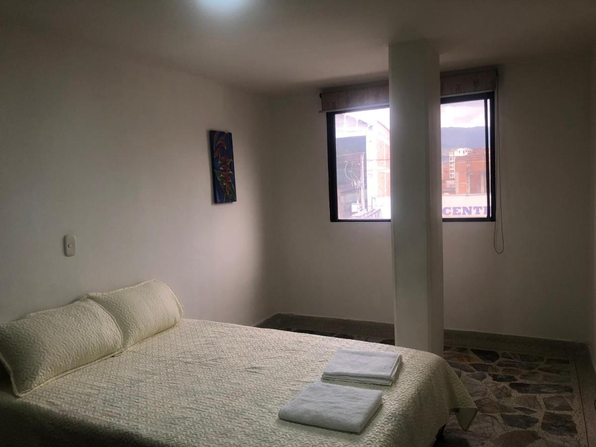 Apartamento Apartamento Comodo En Laureles, Grande , Centrico , Bien Ubicado Apto303 *