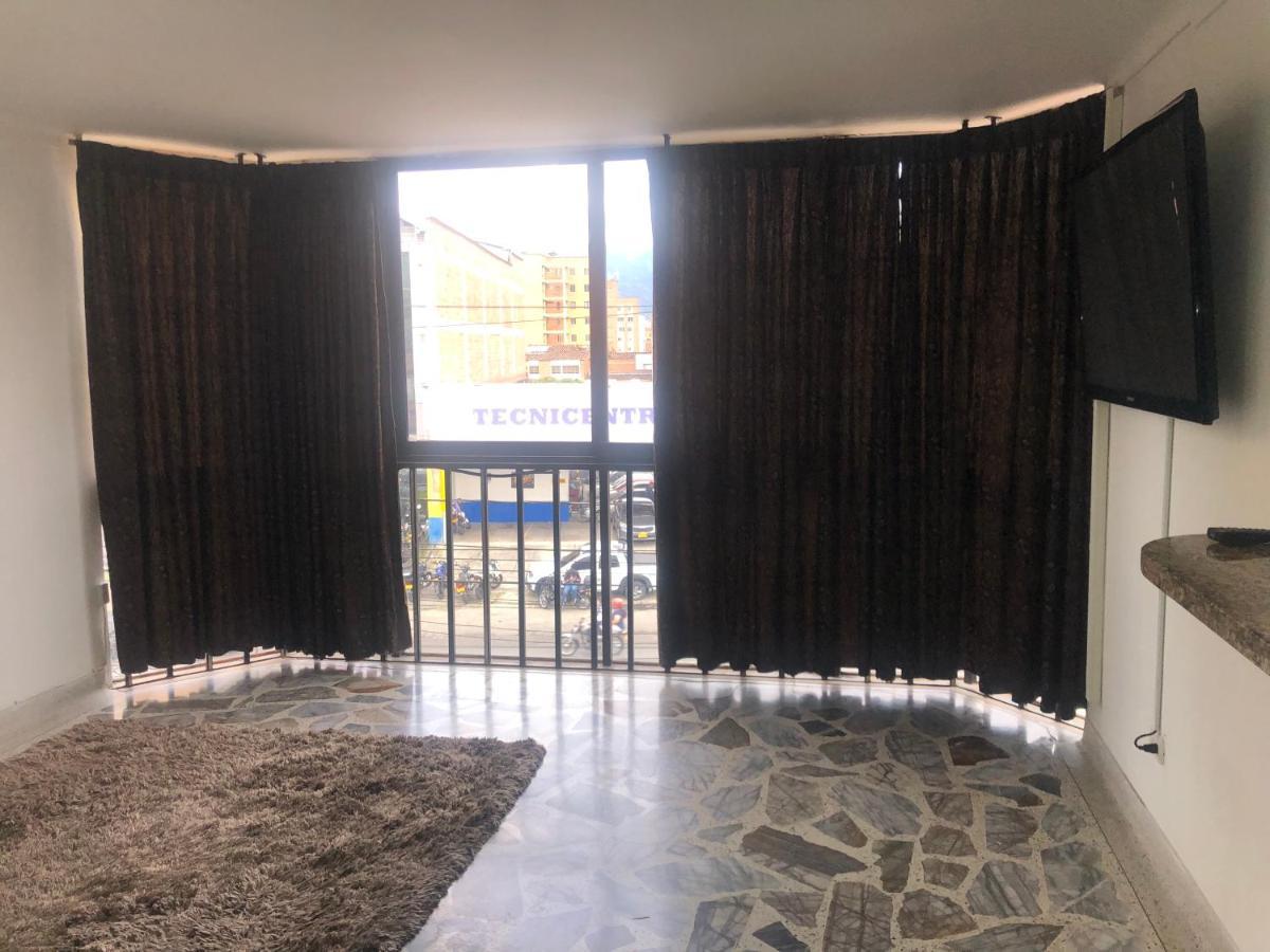 Apartamento Comodo En Laureles, Grande , Centrico , Bien Ubicado Apto303 *