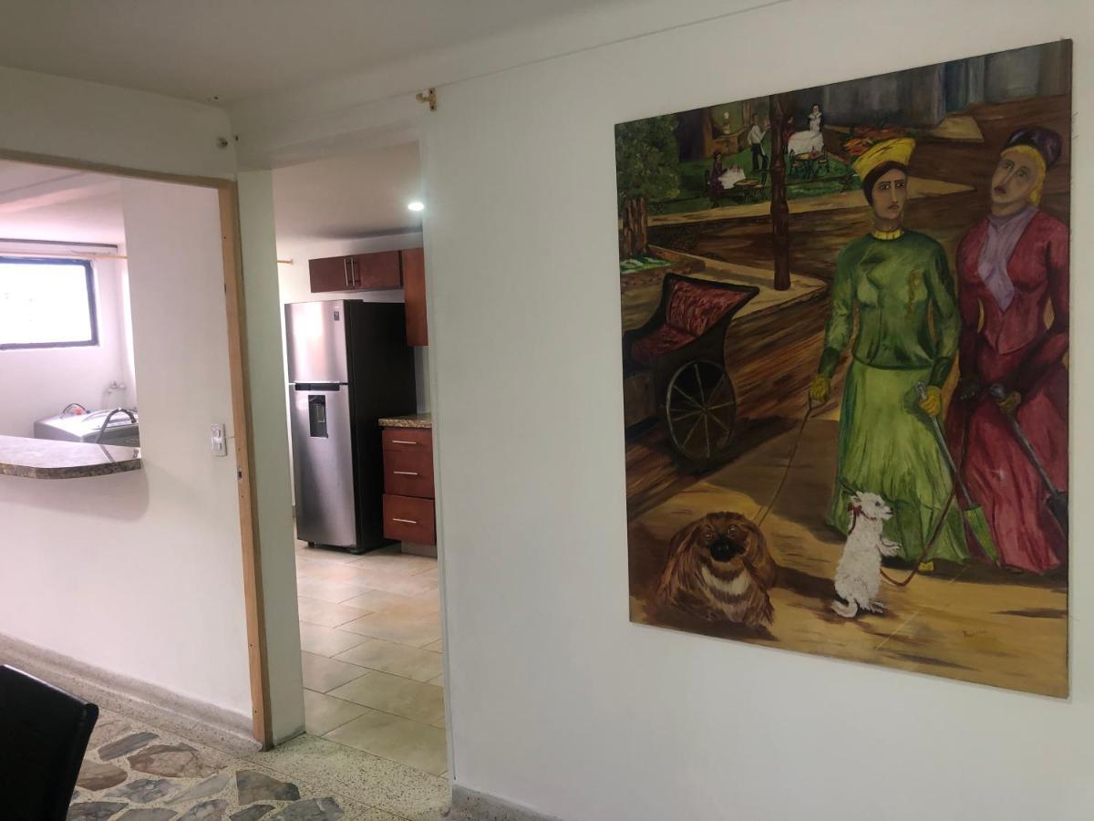 Apartamento Comodo En Laureles, Grande , Centrico , Bien Ubicado Apto303 Apartamento *
