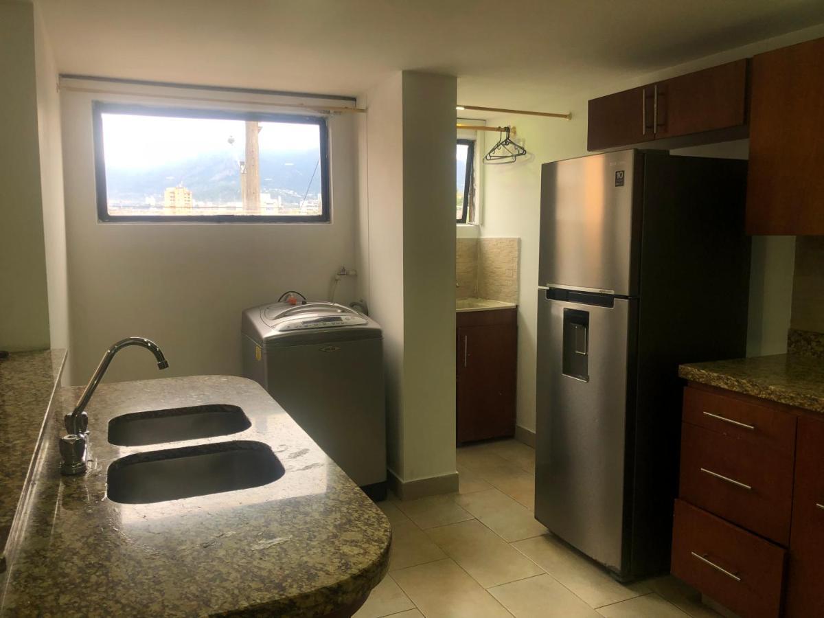 Apartamento Comodo En Laureles, Grande , Centrico , Bien Ubicado Apto303 Apartamento *