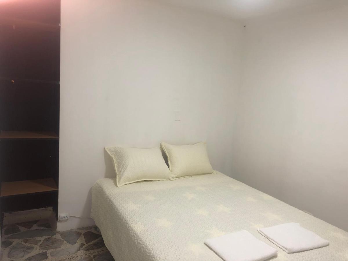 Apartamento Comodo En Laureles, Grande , Centrico , Bien Ubicado Apto303 Apartamento